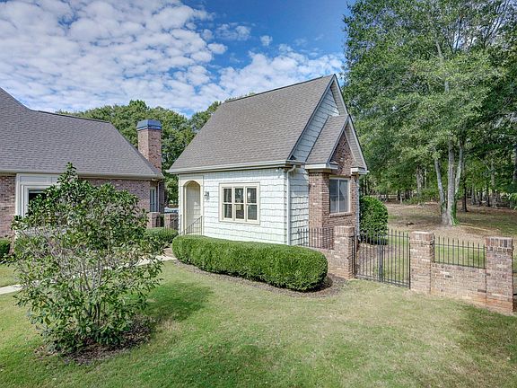 2nd image of 4 Sanibel Oaks Dr