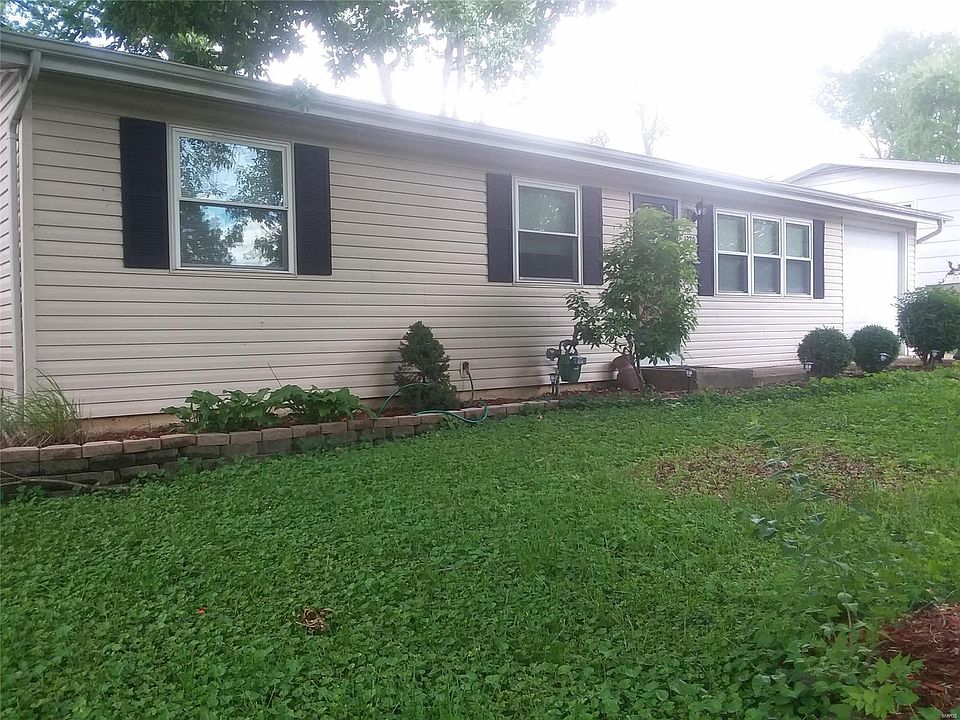 2nd image of 1220 Carmona Dr