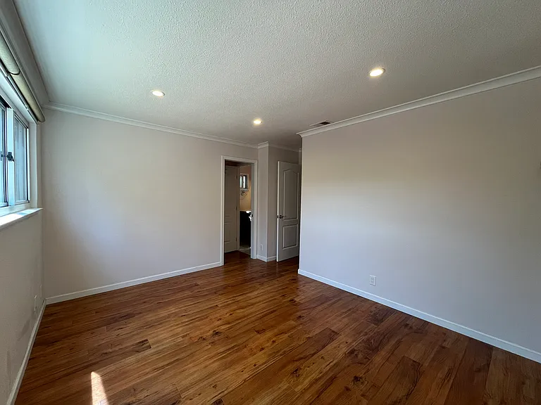 2090 Morrill Ave — Photo 13
