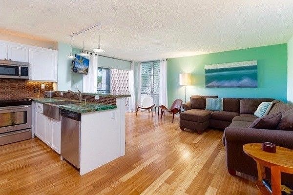 1st image of 75-6016 Alii Dr APT 220