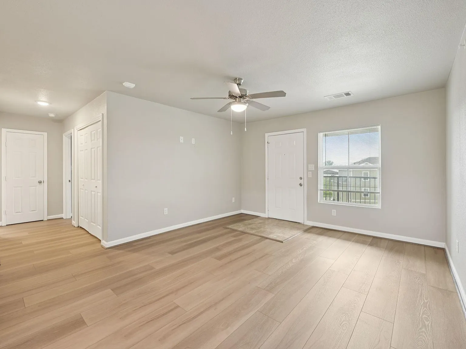 1 bed, 1.0 bath, 975 sqft, $1,000 — Photo 4