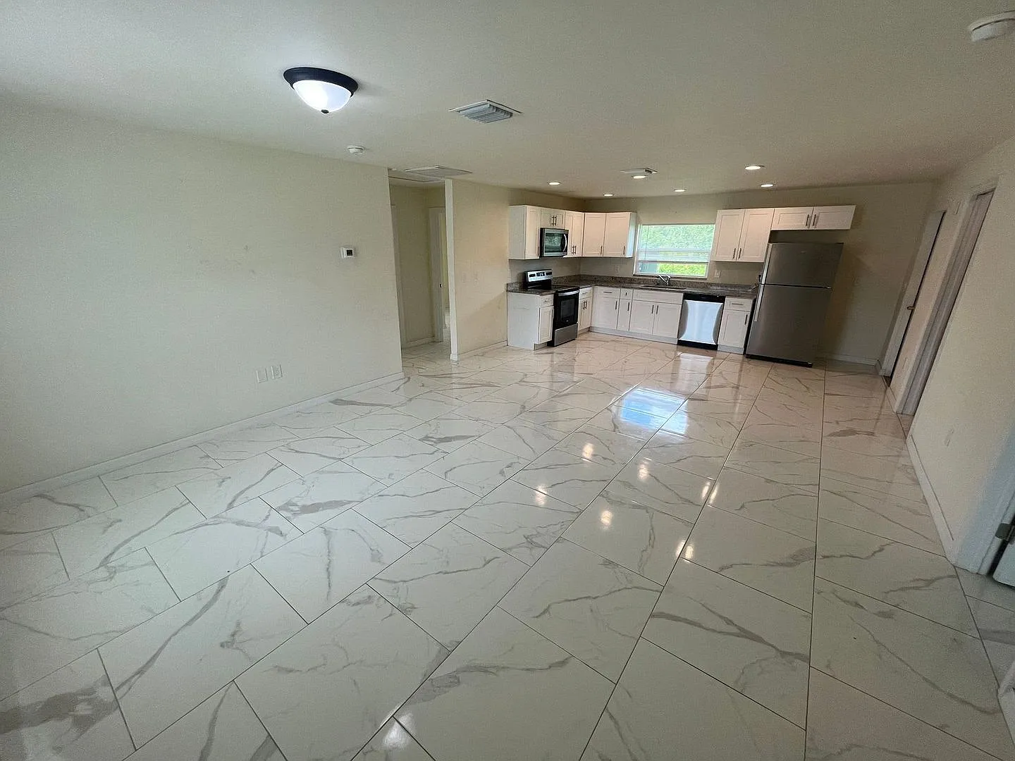 3br 2ba Single Family home in a Great Location! — Photo 3