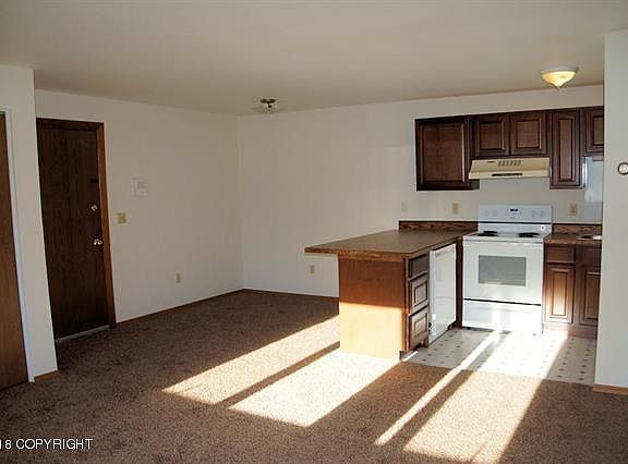 2nd image of 300 Woodridge St