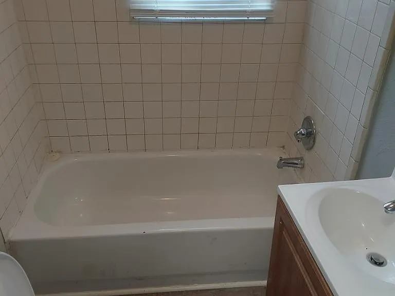 2610 Henrietta St — Photo 8
