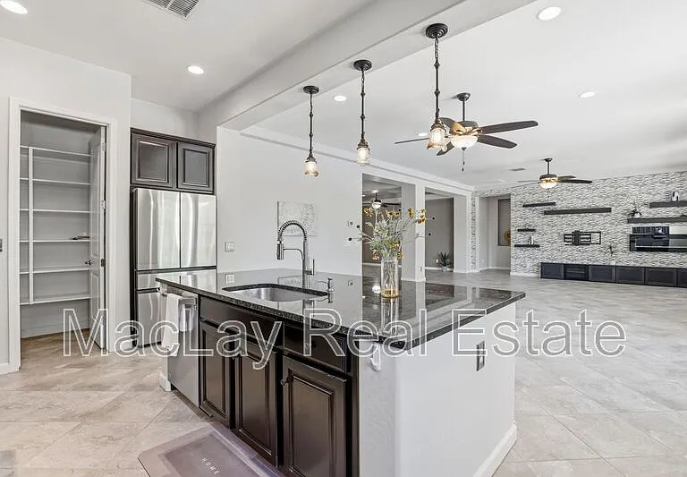 1142 E Bajor St — Photo 20