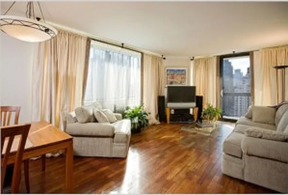 Sold by Avenue Real Estate | media 2