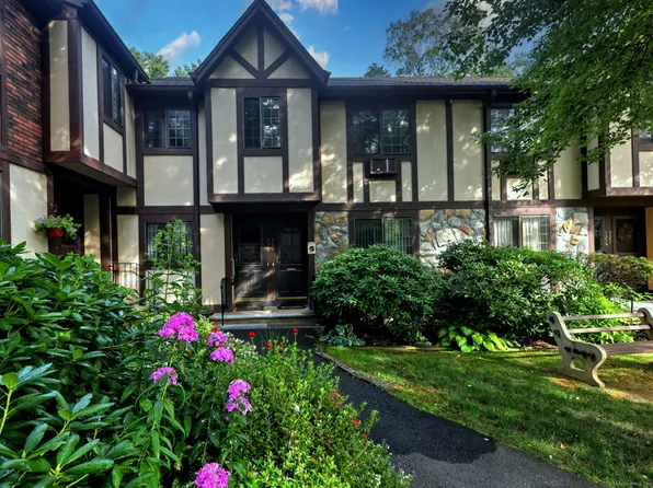 524 Swanson Crescent #524, Milford, CT 06461