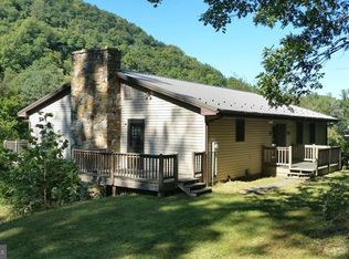 250 Peanut Pl, Great Cacapon, WV 25422