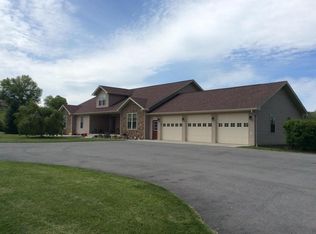 2935 Davis Stuart Rd, Alderson, WV 24901