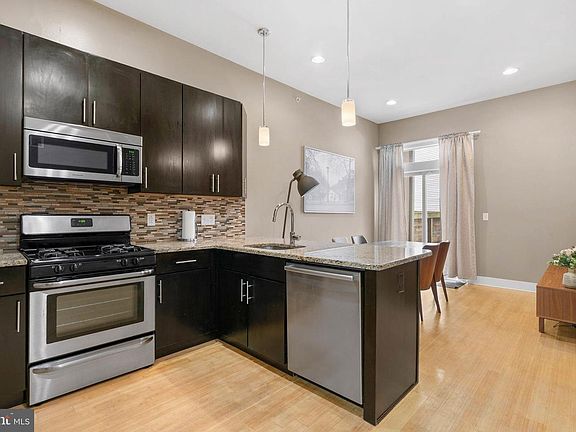 5th image of 884 N Lawrence St