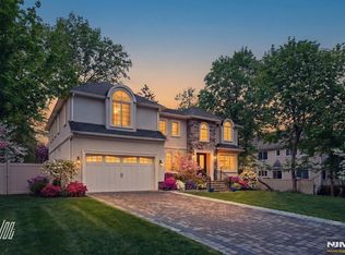 8 Ranch Ln, Closter, NJ 07624