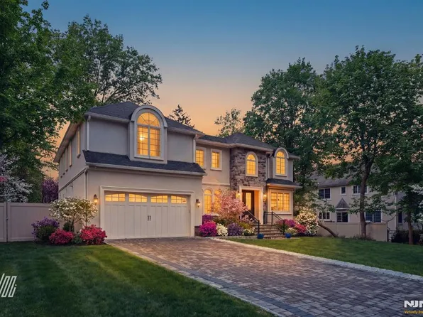 8 Ranch Ln, Closter, NJ 07624