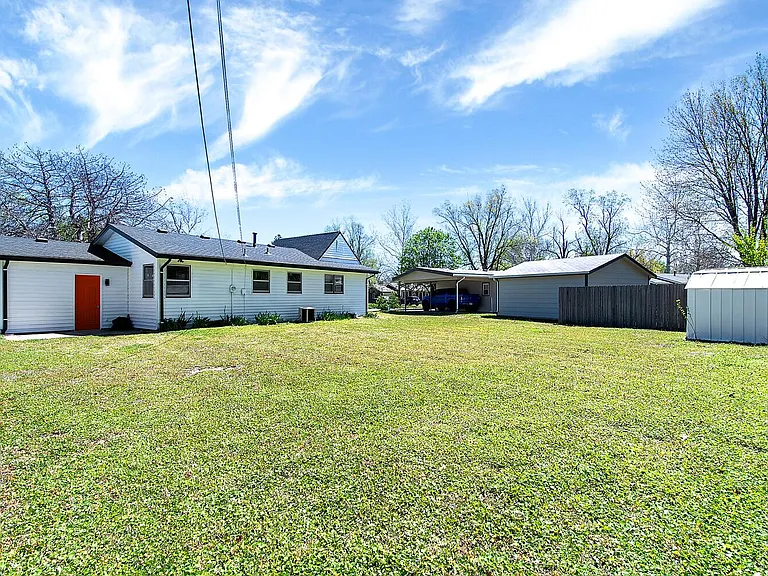 1239 N Cramer St — Photo 32