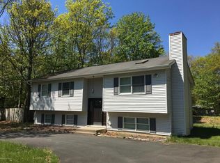 152 Mountain Top Cir, Bushkill, PA 18324
