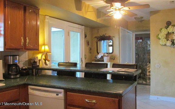 4th image of 12 Cherry Hill Ln