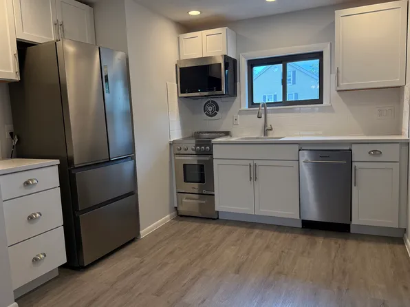 8 Friend St APT 4, Waltham, MA 02453