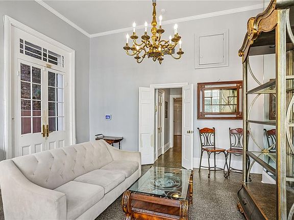 3rd image of 416 Burgundy St APT 1