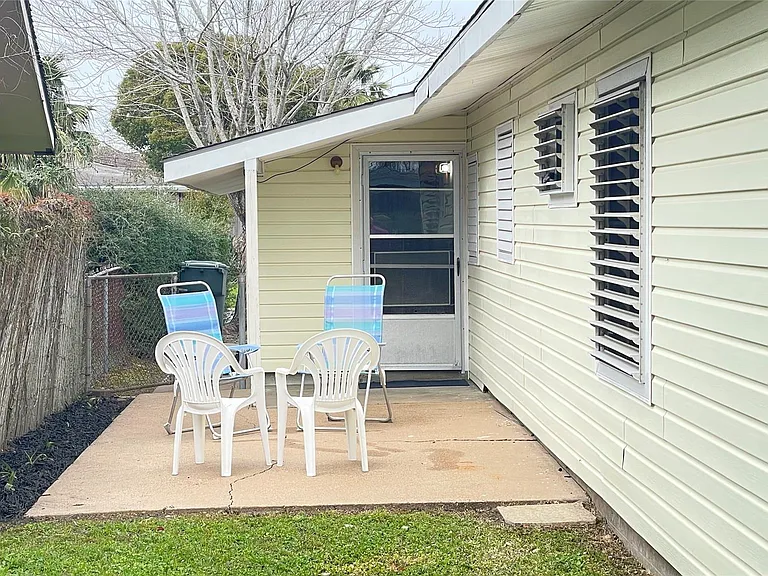 17 Manor Way — Photo 23