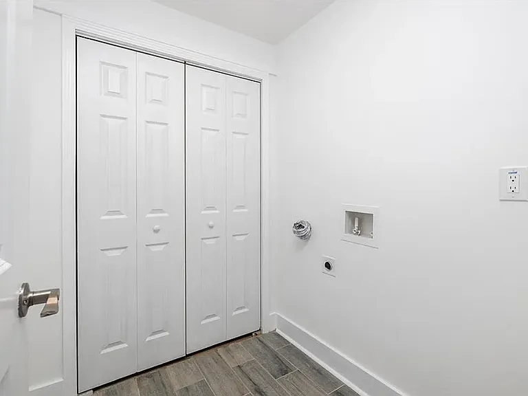 1267 Graymont Dr SW — Photo 16