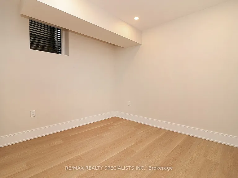 1048 Roosevelt Rd #MAIN — Photo 39
