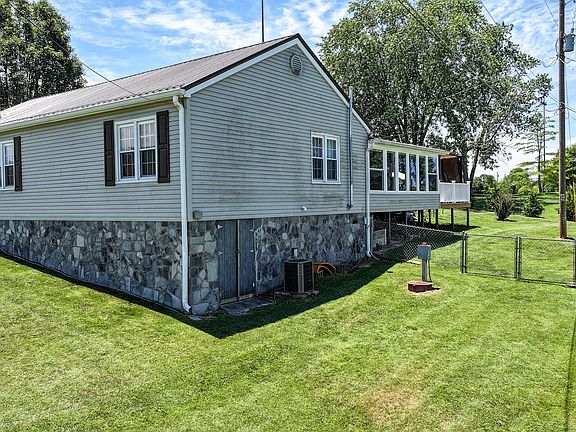 5th image of 207 Stinson Dr