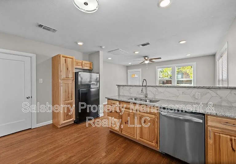 3772 W 6th St — Photo 6