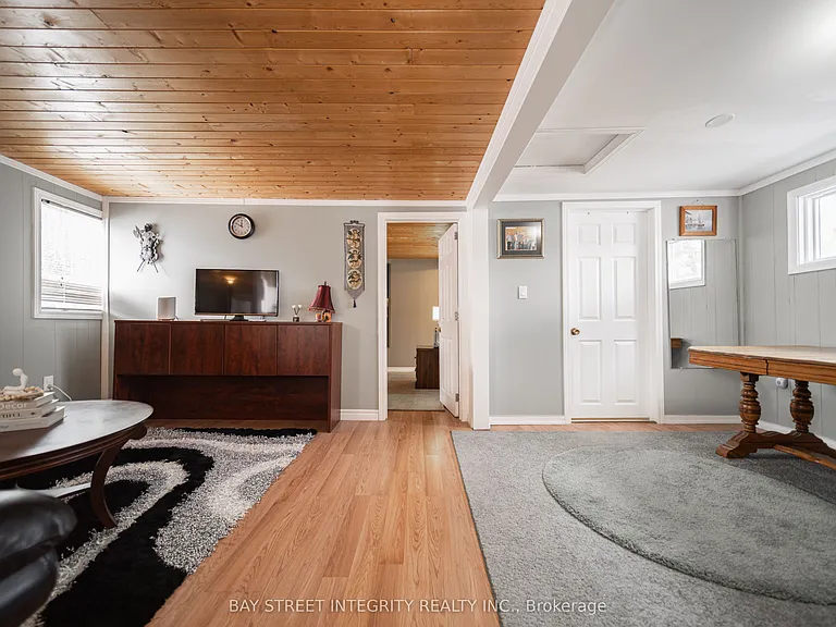 74 De La Salle Blvd — Photo 14