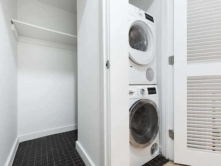 135 William St #9B — Photo 6