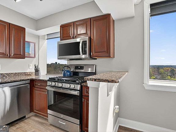5th image of 2479 Peachtree Rd NE APT 1517