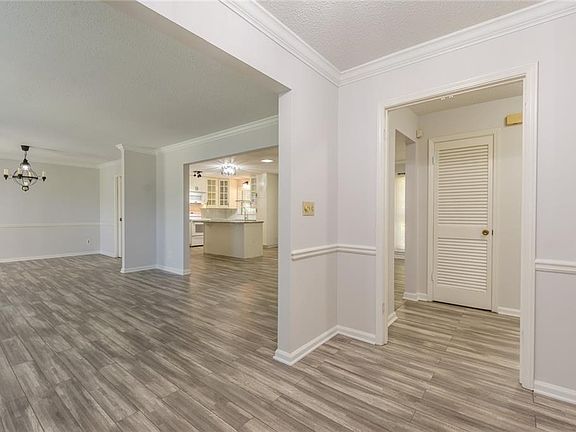 3rd image of 954 Vineyard Cir