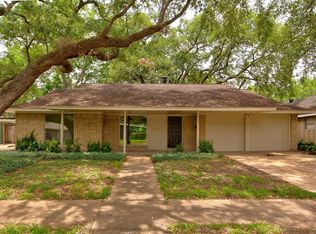 8826 Robindell Dr, Houston, TX 77074