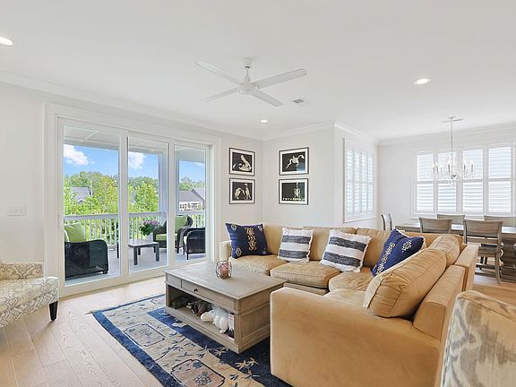 5th image of 490 Harbour View Dr.
