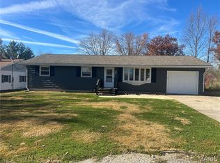 1133 Teresa Ln, Carrollton, IL 62016