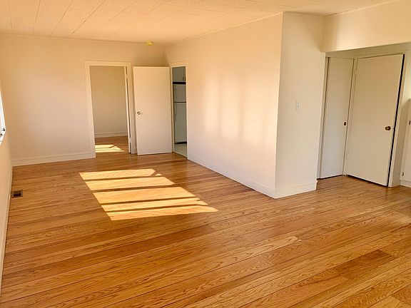 4th image of 932 Vallejo St