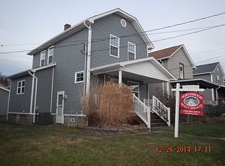 722 1st Ave, Ellwood City, PA 16117