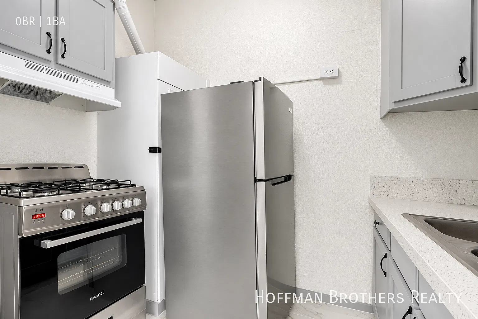 Recently Renovated Second-Floor Studio in Koreatown with Modern Stainless Appliances, Separate Ki... — Photo 2