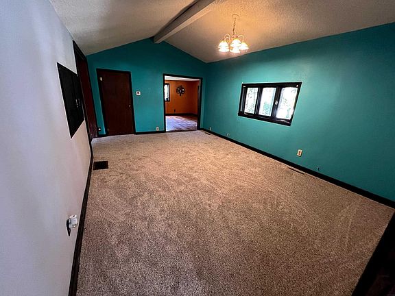 4th image of 202 Union St
