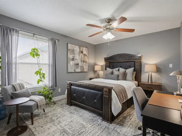 3221 E 12th St, Des Moines, IA 50316