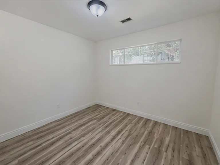 300 Olive St — Photo 8