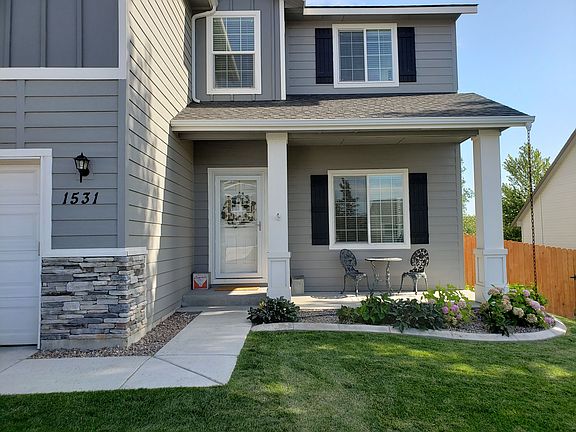 Neutral gray/white exterior