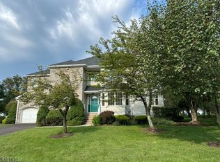 906 Taggert Dr, Belle Mead, NJ 08502