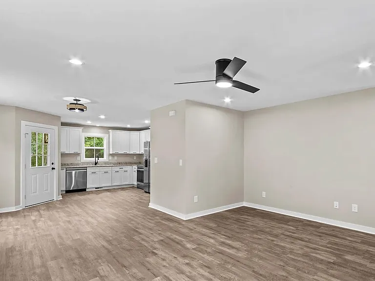 620 W Bell St — Photo 5