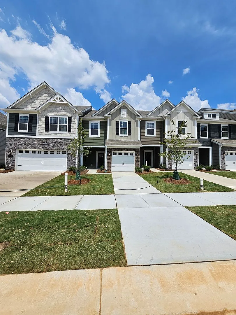 Like New Townhome in Great North Charlotte Location! — Photo 2