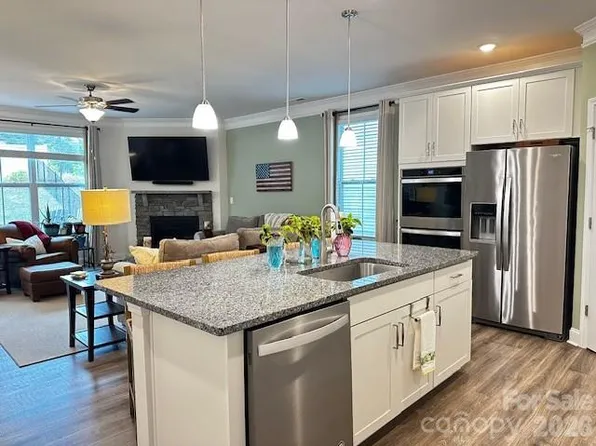 4450 Streamside Rd, Denver, NC 28037