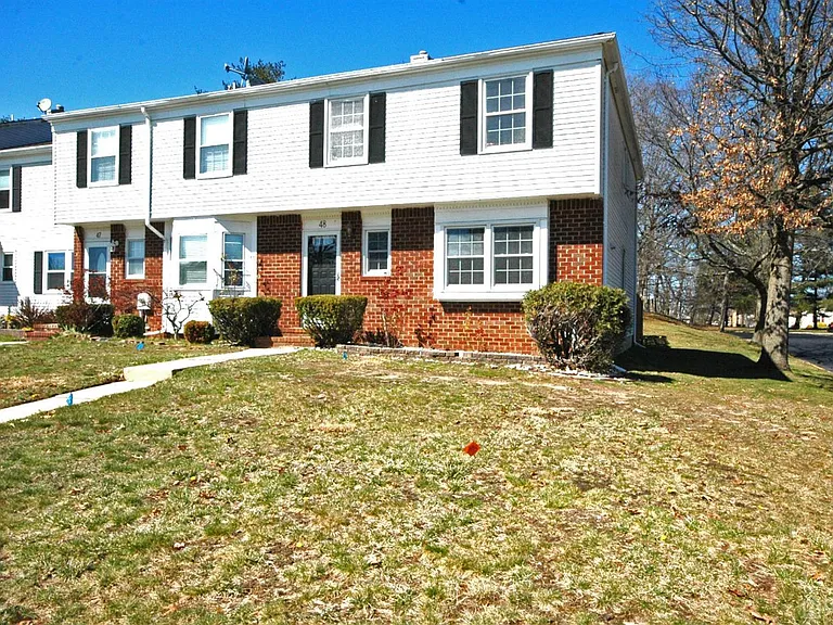 48 Astor Ct — Photo 2