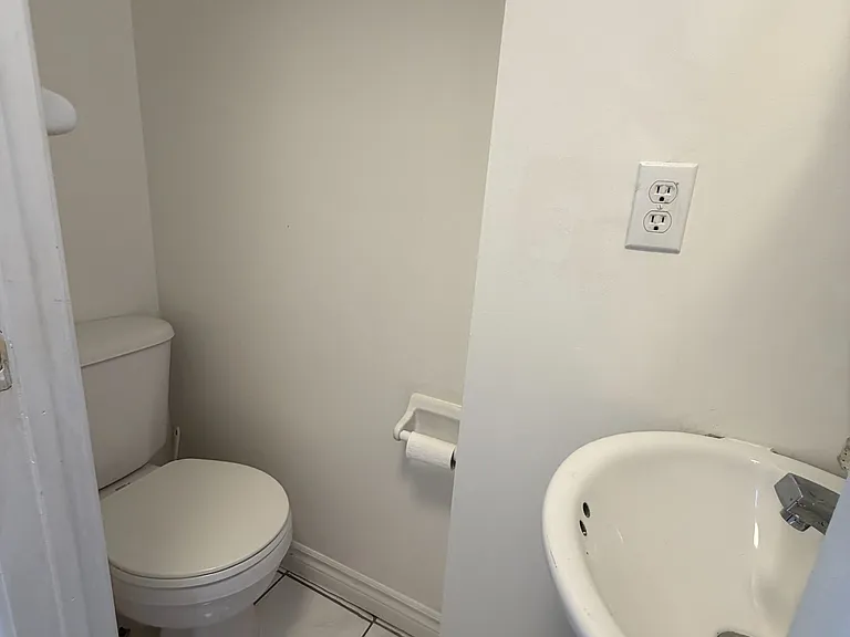 730 Queensbridge Dr — Photo 8