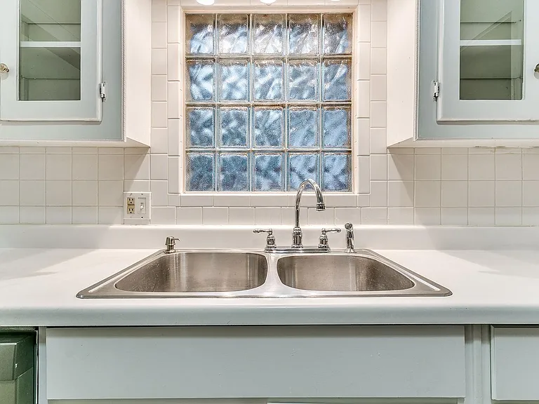 625 W Dewey St — Photo 53
