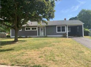 42 Greenwood Rd, Windsor Locks, CT 06096