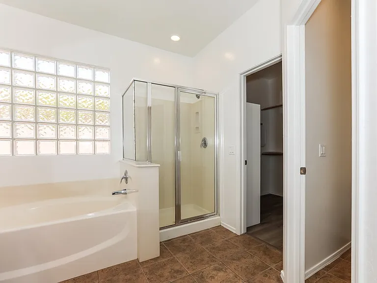 4101 S Vineyard Ave — Photo 10