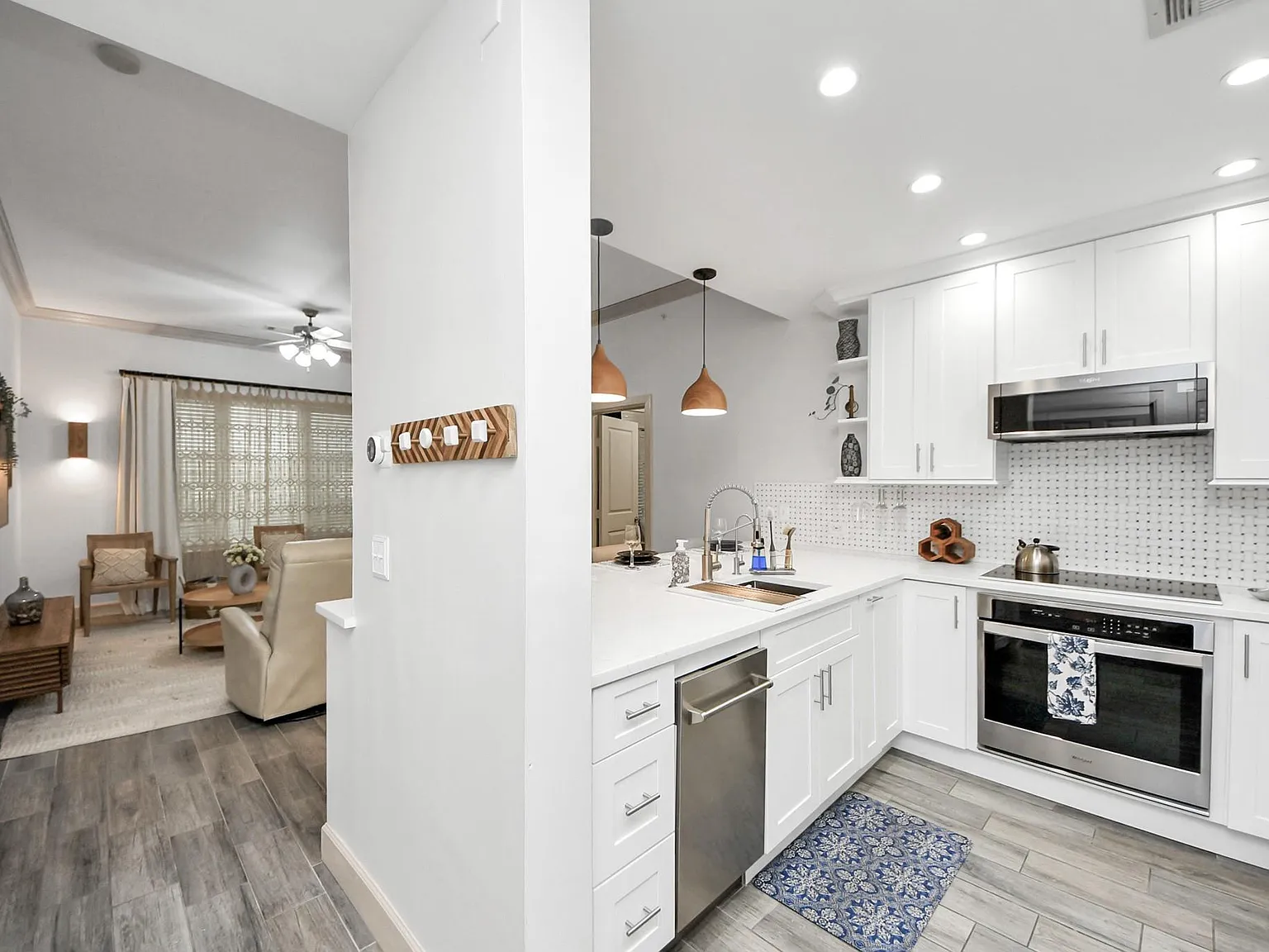 2 bed, 2.0 bath, 1063 sqft, $2,200 — Photo 4